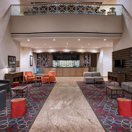 Four Points By Sheraton Galerias Monterrey Eksteriør billede The lobby of the hotel