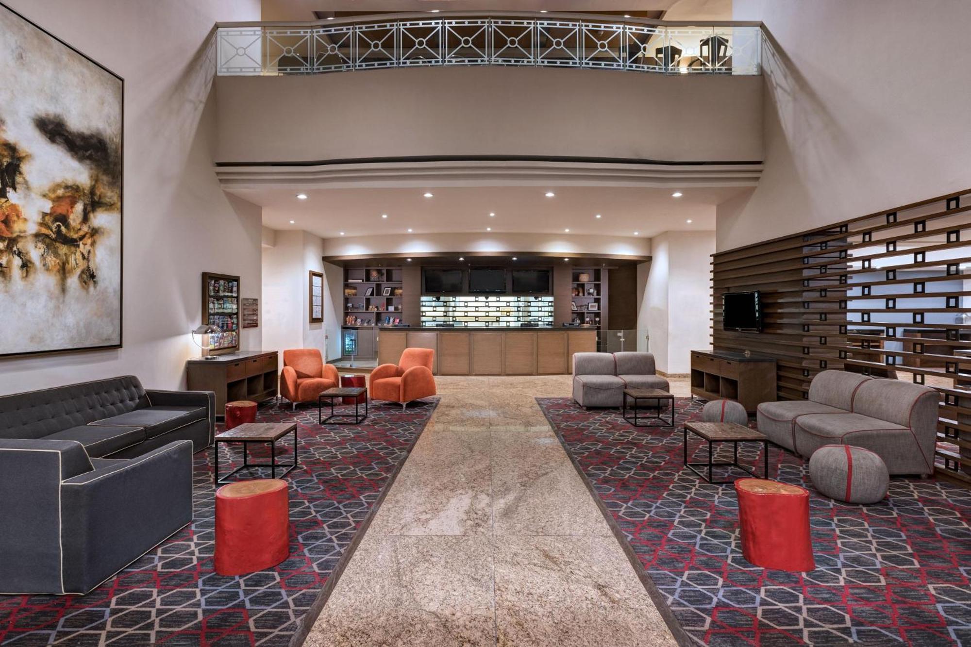 Four Points By Sheraton Galerias Monterrey Eksteriør billede The lobby of the hotel